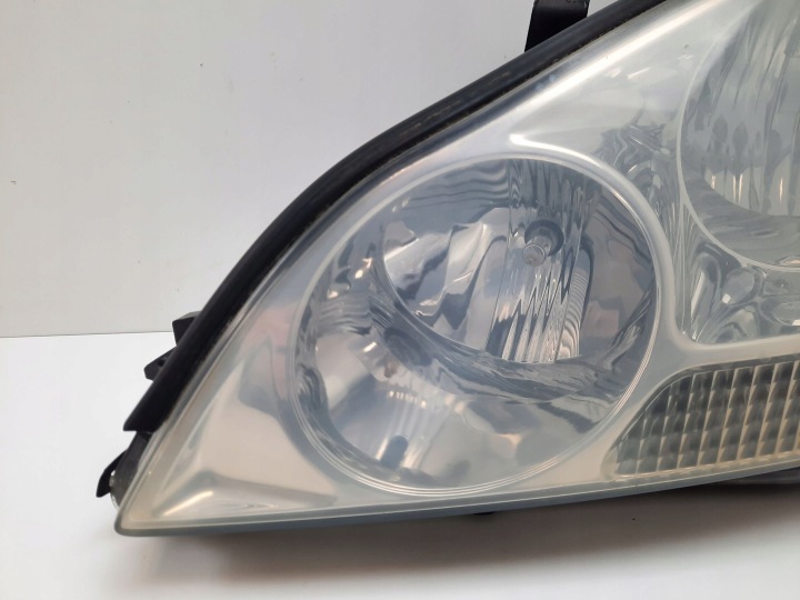 2002 TOYOTA AVENSIS VERSO PROJECTEUR