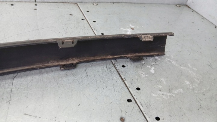 MOULURE PARE-CHOCS GAUCHE VOLVO V70 II 04R 2.4D5