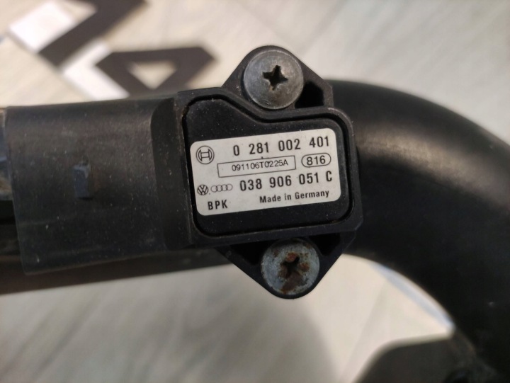 TUYAU TUYAU FIL AIR SKODA AUDI CONTRÔLEUR 1.9 TDI 8E0145762