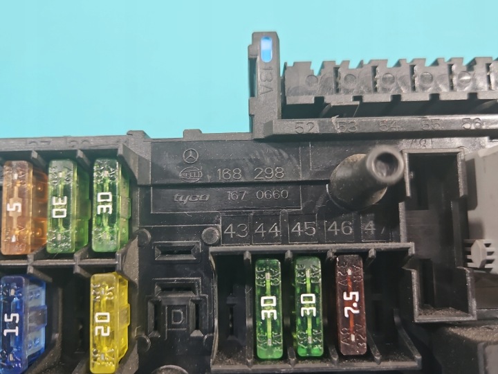 BOÎTE FUSIBLES MERCEDES W212 2129000204
