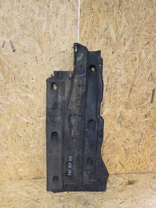 PROTECTION PLAQUE CHÂSSIS DROITE AUDI A3 8V VOLKSWAGEN 5Q0825202 ORIGINAL *14*