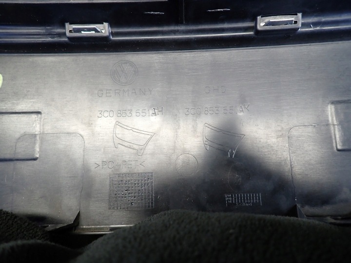 GRILLE CALANDRE VW PASSAT B6 06R 3C0853651AK