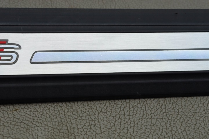 BAGUETTES DÉCORATIF SEUIL AUDI Q5 (FY) 80A947417 2016