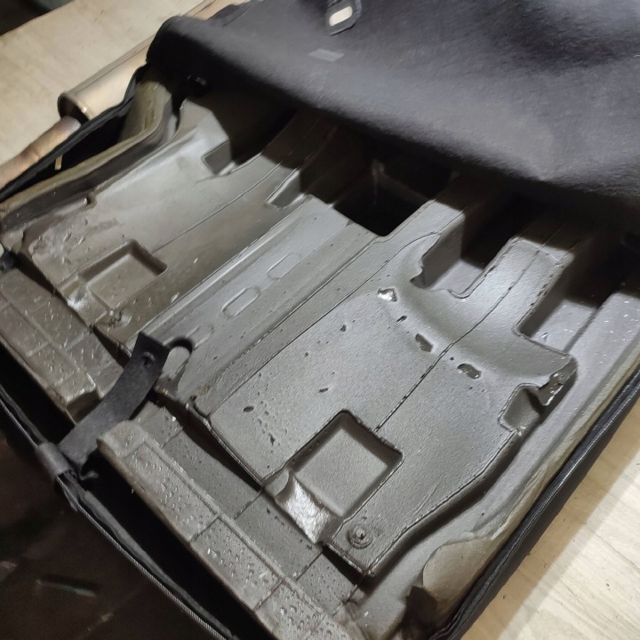 PLASTIQUE SIÈGES ARRIÈRE CÔTÉ DROITE FIAT 500X