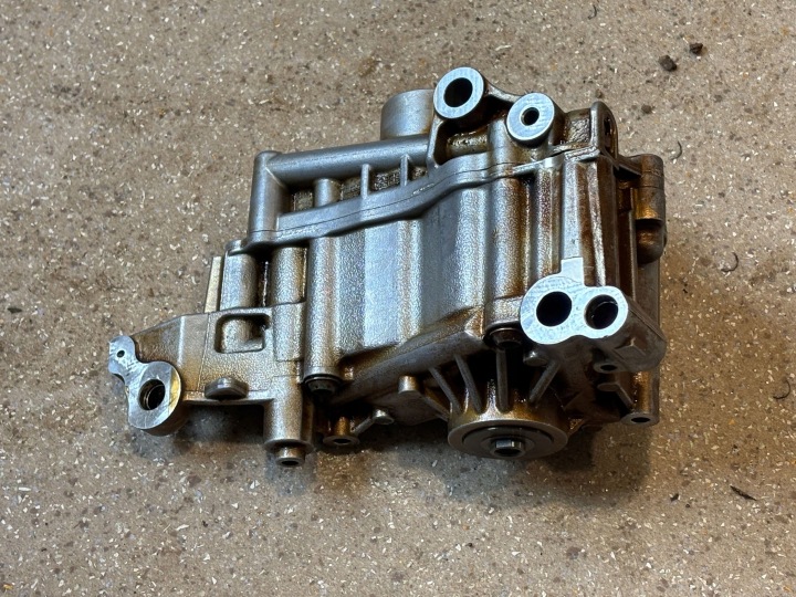 POMPE HUILES BMW M3 F80 7846388