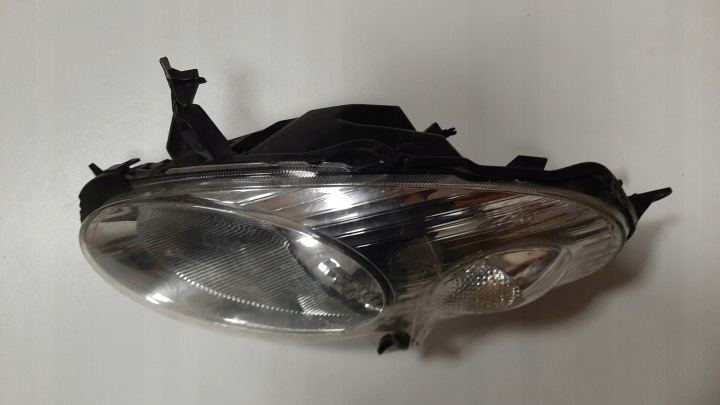 NISSAN MICRA K12 PHARE DROIT AVANT PROJECTEUR