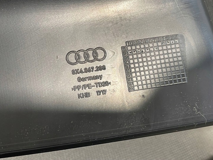 2012 AUDI A1 PAVILLON 8X4867505A