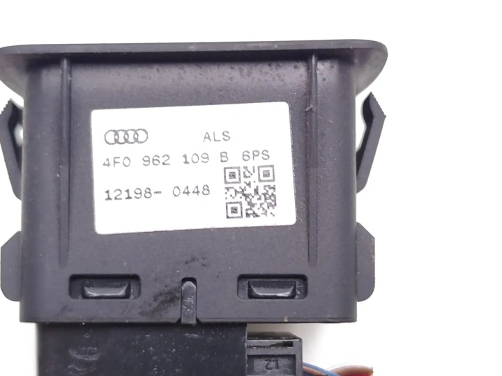 AUDI A3 BOUTON ALARME 2012 BERLINE COMPACTE 4/5DR 4F0962109B (09-12) 1.6 TDI