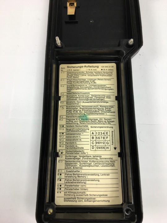 CLAPET CAPUCHON BOÎTES FUSIBLES MERCEDES R129 SL W124 1245400182