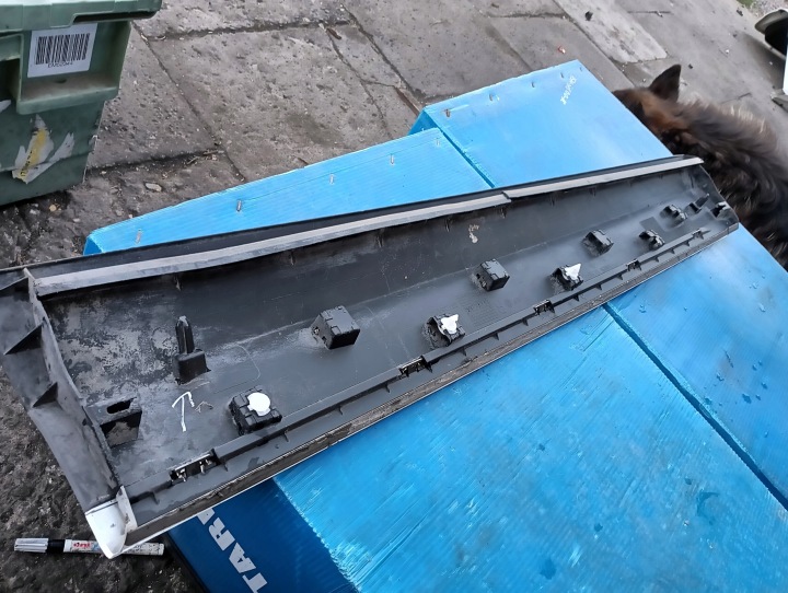 VW T-ROC MOULURE PORTES AVANT AVANT DROITE 2GA854940