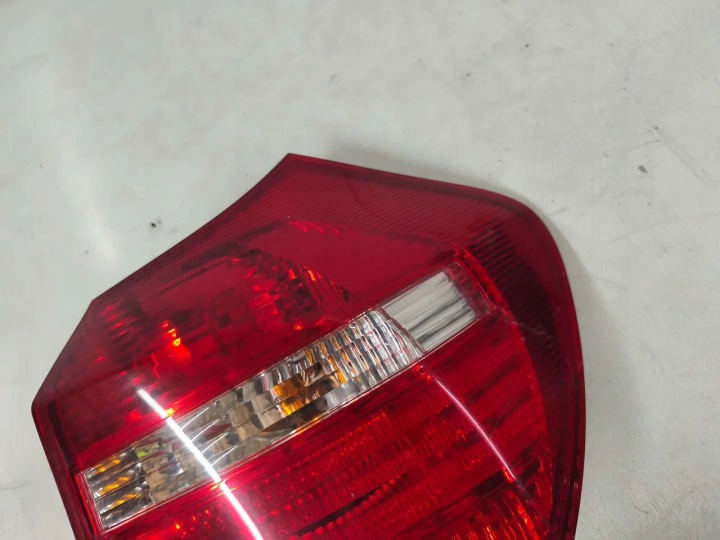 PHARE DANS AILE DROITE DROIT ARRIÈRE ARRIÈRE BMW E81 E87 7164956