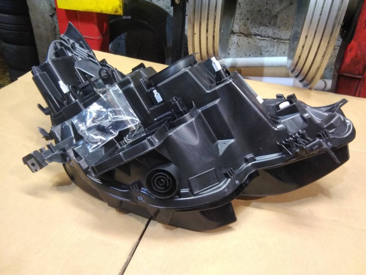 PHARE AVANT RENAULT MEGANE IV 03.16- 260609169R