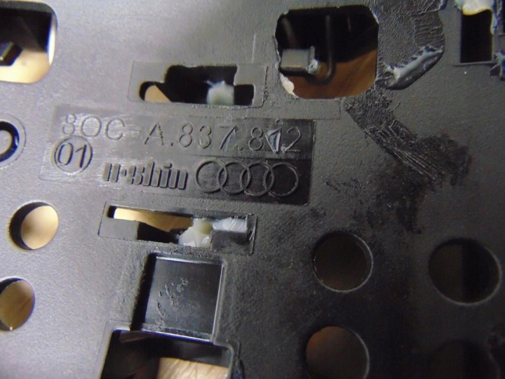 SUPPORT FIXATION POIGNÉES AUDI Q5 SQ5 80CA837812