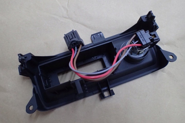AUDI A6 C8 4K PROTECTION TUNNELS PRISE 12V 4K0863440