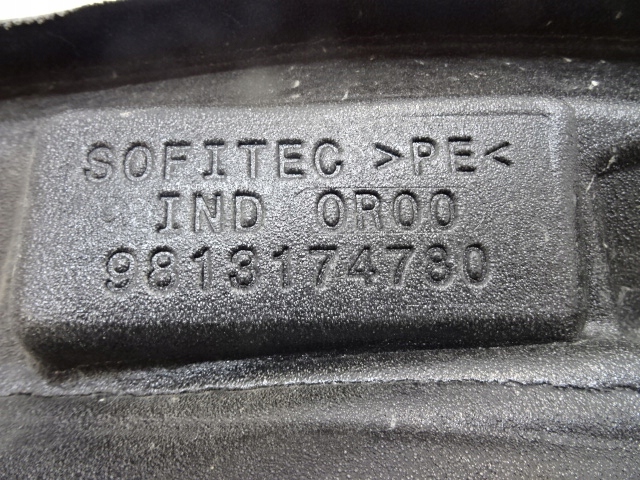 CITROEN C3 III INSONORISATION MOUSSE GARDE-BOUE GAUCHE AVANT 9813174780