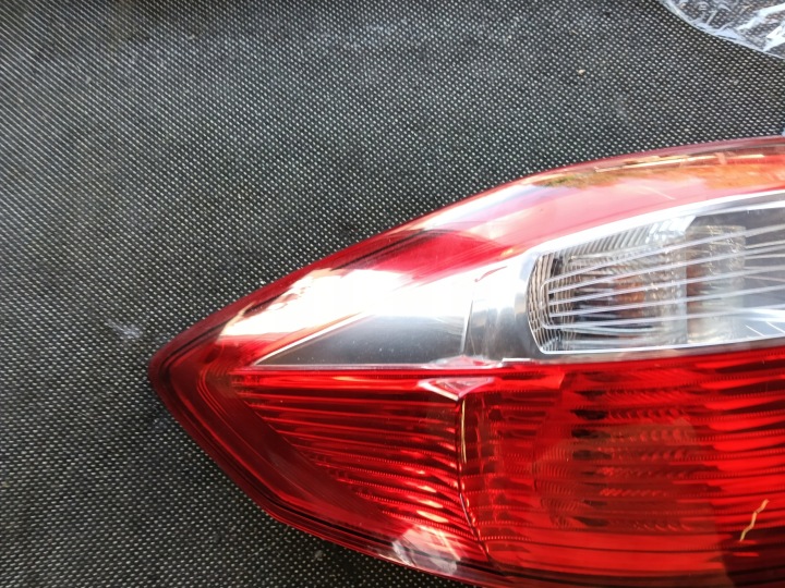 PHARE GAUCHE ARRIÈRE FORD C-MAX II AM51-13405-BF