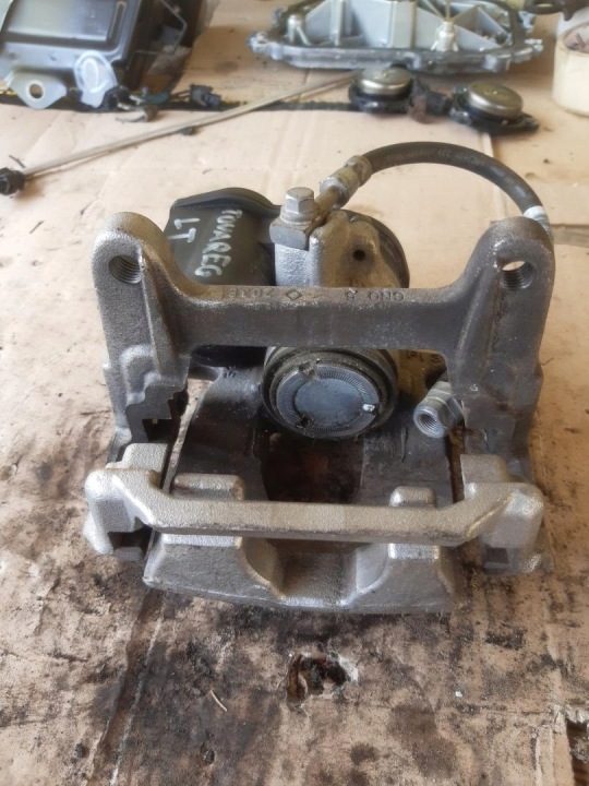 ÉTRIER DE FREIN DE FREIN VOLKSWAGEN TOUAREG III 4M0405CQ