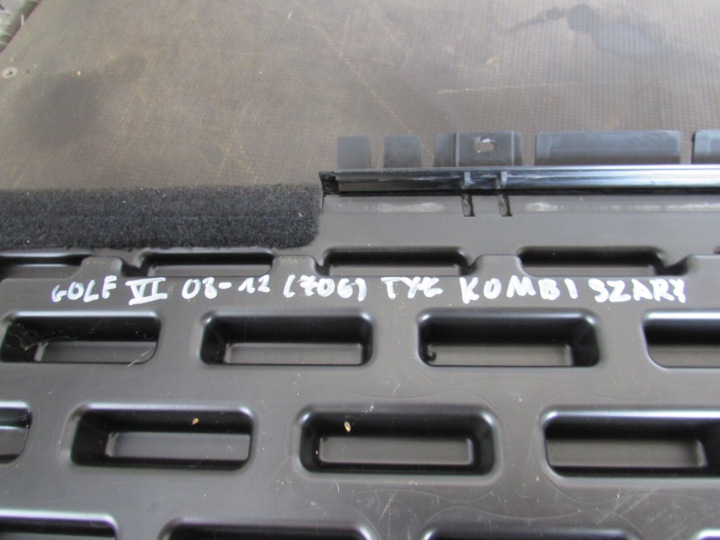 REVÊTEMENT COUVERCLES DE COFFRE ARRIÈRE 1K9863463 VOLKSWAGEN GOLF VI 08-12R.