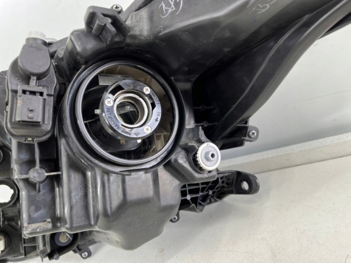 PHARE PROJECTEUR TOYOTA YARIS IV 4 19R.- DROITE AVANT ORIGINAL EUROPE