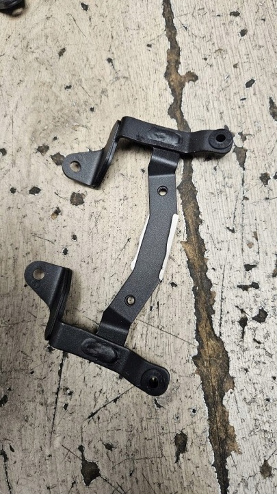 CHÂSSIS FIXATION TABLEAU DE BORD VITRES KAWASAKI Z900 (2017-2019)