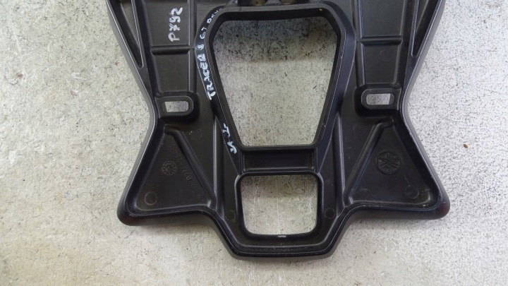 P792 YAMAHA MT-09 MT09 TRACER 9 21- COFFRE CHÂSSIS PLAQUE COFFRE DE RANGEMENT CENTRAL