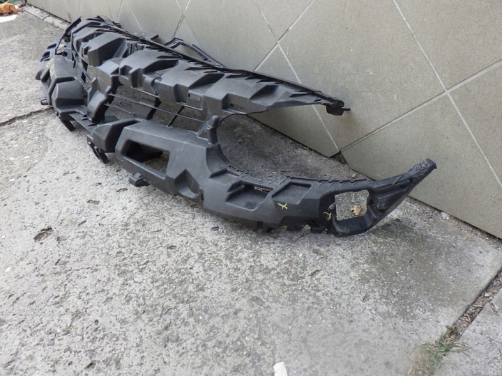 RENAULT FLUENCE LIFT 12- GRILLE CALANDRE RENFORCEMENT CHÂSSIS