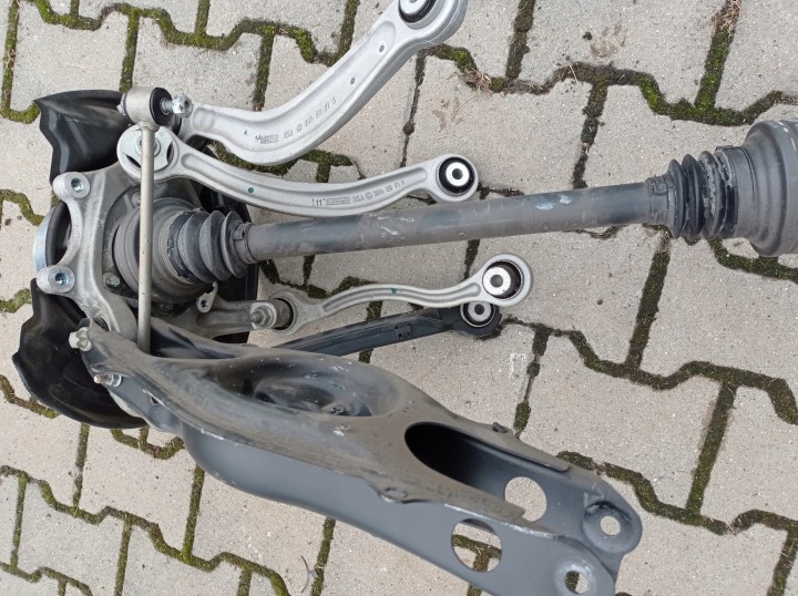 SUSPENSION ARRIÈRE GAUCHE MERCEDES 204-207