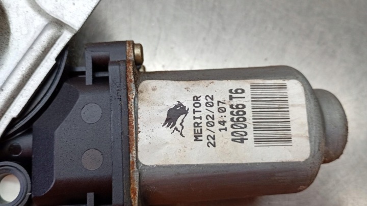 ÉLÉVATEUR VITRES DROIT AVANT NISSAN MICRA K11 LIFT 1.0B 02R