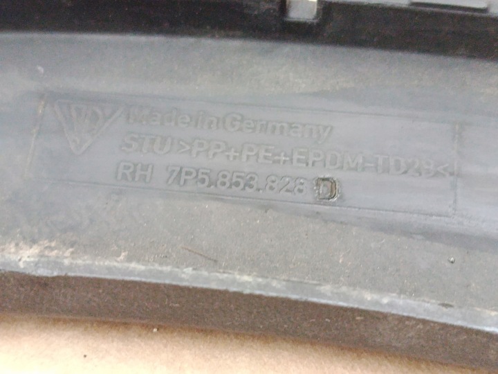 REVÊTEMENT MOULURE GARDE-BOUE ARRIÈRE DROITE PORSCHE CAYENNE 7P5853828D