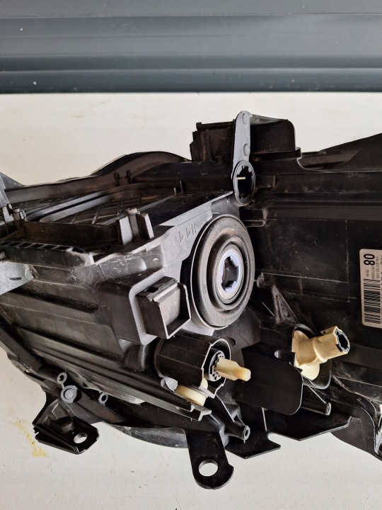PROJECTEUR GAUCHE PHARE GAUCHE AVANT TOYOTA AURIS I 81150-02460