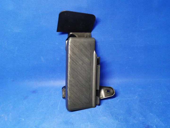PODNOZEK REVÊTEMENT FIXATION ORIGINAL AUDI A3 8Y 5Q1864777C 5Q1864775A