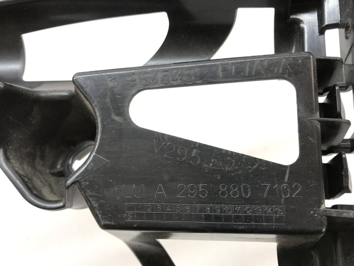MERCEDES-BENZ EQE V295 POIGNÉE FIXATION PARE-CHOCS ARRIÈRE A2958807102