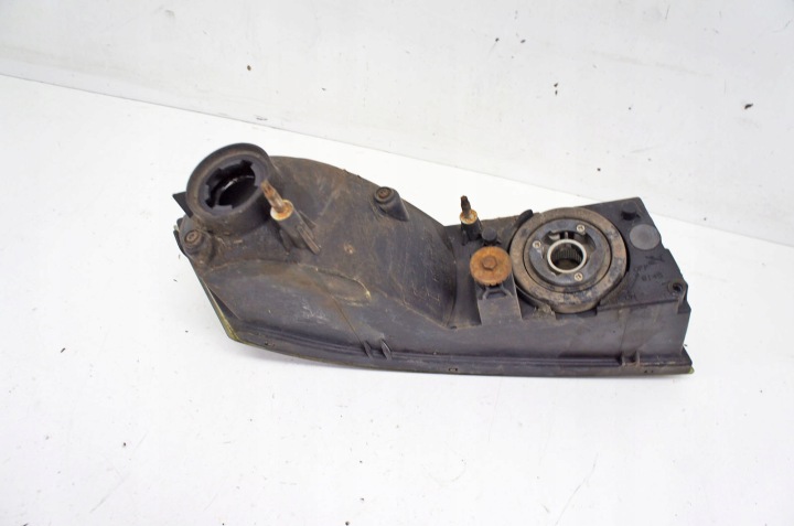 TU352 CADILLAC ESCALADE III PHARES ANTIBROUILLARD PARE-CHOCS GAUCHE AVANT