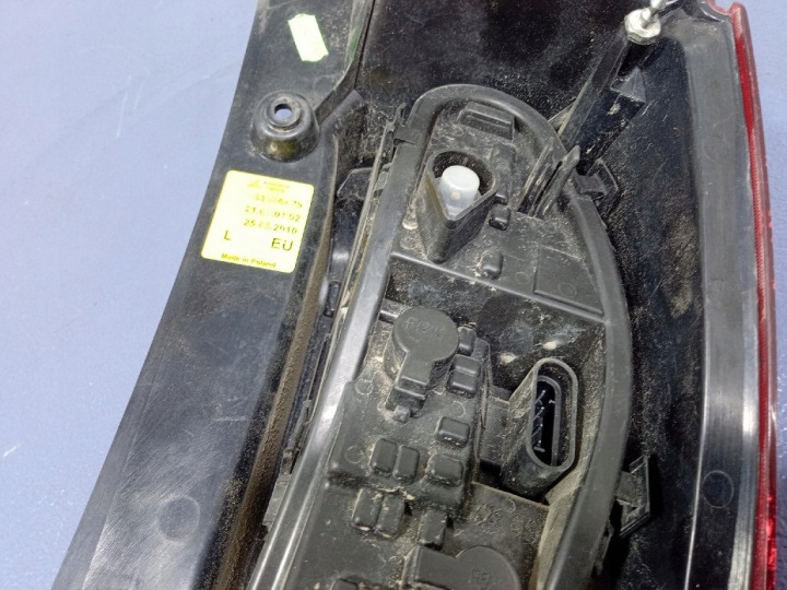 MITSUBISHI COLT VI Z30 LIFT 08- 5D PHARE ARRIÈRE GAUCHE ARRIÈRE 8330A479