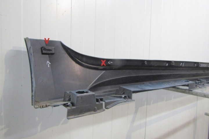 MOULURE SEUIL GAUCHE TOYOTA COROLLA XII UNIVERSEL E21-