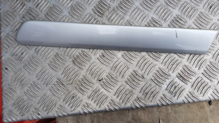 MERCEDES W208 MOULURE GARDE-BOUE GAUCHE OU DROITE 744