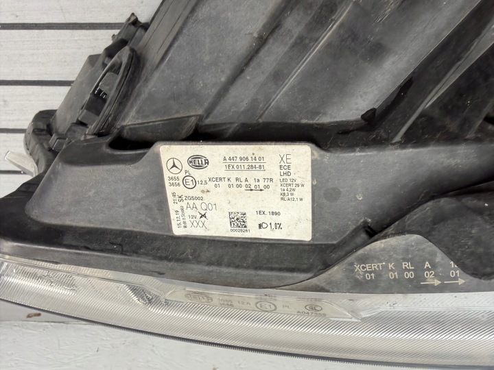 MERCEDES V CLASSE VITO 447 PHARE GAUCHE COMPLET LED ILS ENDOMMAGÉE