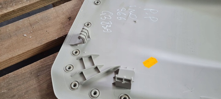 Q3 83A PROTECTION BRODERIE DOSSIER SIÈGES AVEC GRILLE 83A881969 4K0881969