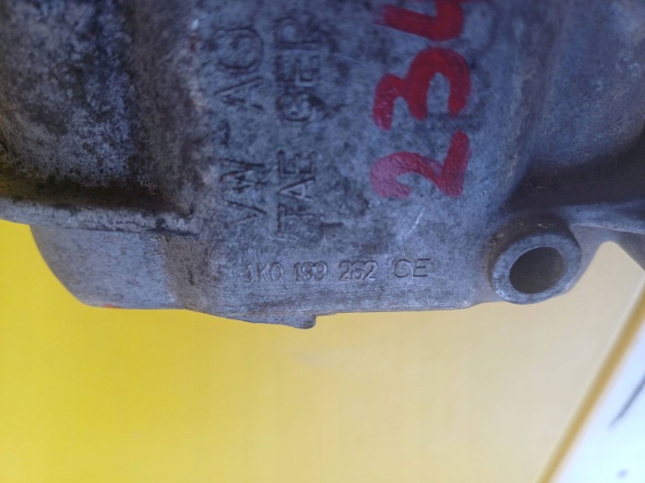 VOLKSWAGEN PASSAT CC 2010 DROITE CÔTÉ SUPPORT FIXATION MOTEUR