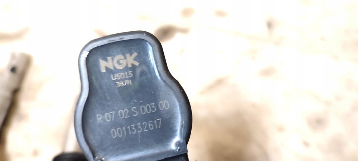 AUDI A4 B8 A6 C6 C7 A5 Q3 Q5 A8 TT 1,8 2,0 TFSI BOBINE ALLUMAGE NGK U5015