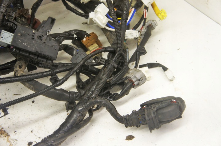 TY384 SUZUKI VITARA III FAISCEAU DE CÂBLES MOTEUR FIL MASSIQUE 33880-64R00 HYBRIDE
