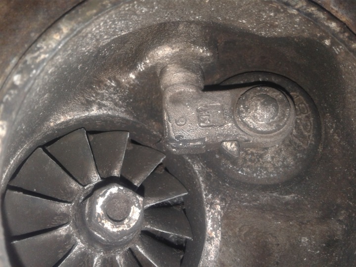 VOLVO S60 S80 V70 2.4T TURBOCOMPRESSEUR 30757114