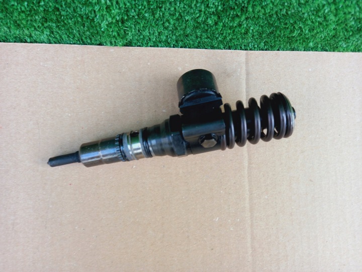 VW TOURAN I 03-06 2.0 TDI AZV 136 KM POMPE À INJECTION ORIGINAL 03G130073B