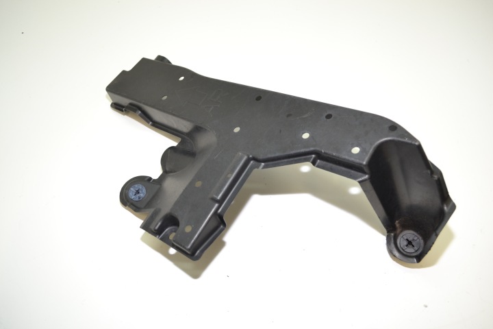 PROTECTION CHÂSSIS DROITE LEXUS CT200H 57627-76010
