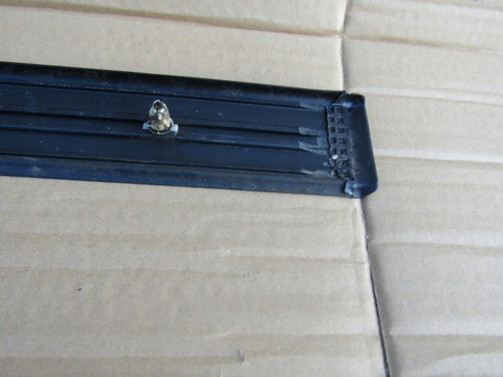 16 MERCEDES W202 93-00 MOULURE SEUIL REVÊTEMENT SEUIL ARRIÈRE NOIRE GAUCHE DROITE