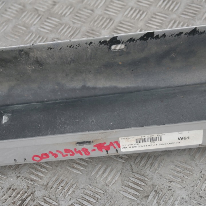 BMW E87 REVÊTEMENT SEUIL DROIT TITANSILBER 354