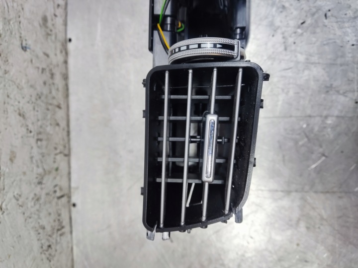 MERCEDES W212 LIFT GRILLE CONDUIT D'AIR CENTRALE AVANT A2128303154