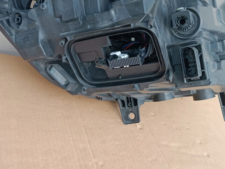 MERCEDES SPRINTER W907 W910 PHARE AVANT GAUCHE COMPLET LED A9109067100