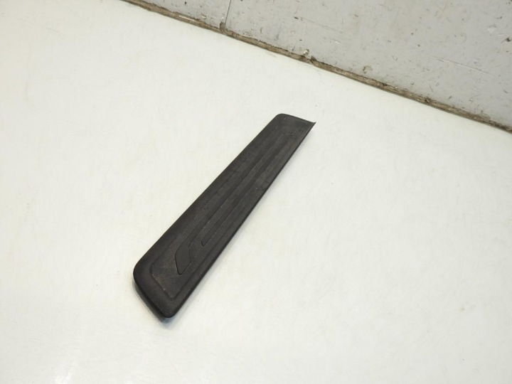 MOULURE REVÊTEMENT SEUIL DROIT AVANT KIA SPORTAGE III 85883-3U010