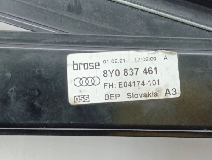 AUDI A3 8Y 2021 ÉLÉVATEUR VITRES PORTES AVANT 8Y0837461